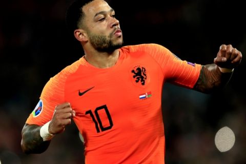 Netherlands' Memphis Depay celebrates after scoring his side's third goal during their Euro 2020 group C qualifying soccer match between Netherlands and Belarus at the Feyenoord stadium in Rotterdam, Netherlands, Thursday, March 21, 2019. (AP Photo/Peter Dejong)