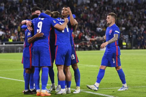 Οι παίκτες της Αγγλίας πανηγυρίζουν γκολ που σημείωσαν κόντρα στη Γερμανία για τη League A του Nations League 2022-2023 στην "Άλιαντς Αρένα", Μόναχο | Τρίτη 7 Ιουνίου 2022