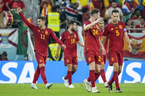 Οι παίκτες της Ισπανίας πανηγυρίζουν το γκολ του Φεράν Τόρες
