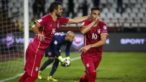BELGRADE, SERBIA - SEPTEMBER 05: Dusan Tadic (R) of Serbia celebrate scoring a goal with the Luka Milivojevic (L) during the FIFA 2018 World Cup Qualifier between Serbia and Ireland at stadium Rajko Mitic on September 5, 2016 in Belgrade, Serbia. (Photo by Srdjan Stevanovic/Getty Images)