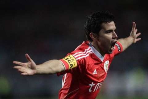 Benfica's Javier Saviola celebrates his goal against Gil Vicente during their Portuguese League Cup final soccer match at the Coimbra city stadium in Coimbra April 14,  2012. REUTERS/Rafael Marchante (PORTUGAL - Tags: SPORT SOCCER)
