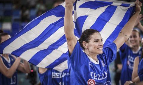 Η συγκλονιστική φωτογραφία της Μάλτση με την ελληνική σημαία