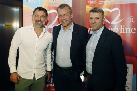 Ο αναπληρωτής υπουργός αθλητισμού και παιδείας κ. Ιωάννης Βρούτσης με τον Γιώργο Καραγκούνη και τον Γιάννη Νικολάου