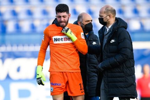 Ο Χρήστος Θεοδωράκης αποχωρεί τραυματίας από το ματς του Ατρόμητου με τον Αστέρα