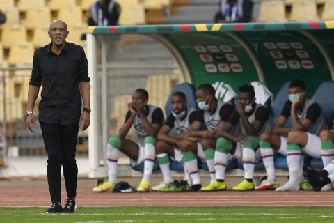 Ο ομοσπονδιακός προπονητής των Κομόρων Νήσων, Αμίρ Αμπντού, κατά τη διάρκεια του αγώνα με το Μαρόκο για το Κύπελλο Εθνών Αφρικής | 14 Ιανουαρίου 2022