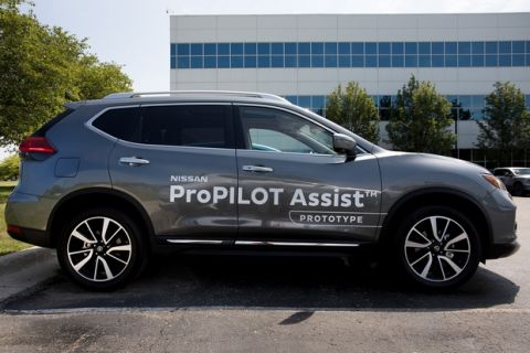 FARMINGTON HILLS, Mich. (July 21, 2017)  Earlier this week, for the first time on public roads in the U.S., Nissan put media behind the wheel to experience its ProPILOT Assist technology, which will be available to customers later this year. ProPILOT Assist reduces the hassle of stop-and-go driving by helping control acceleration, braking and steering during single-lane highway driving.