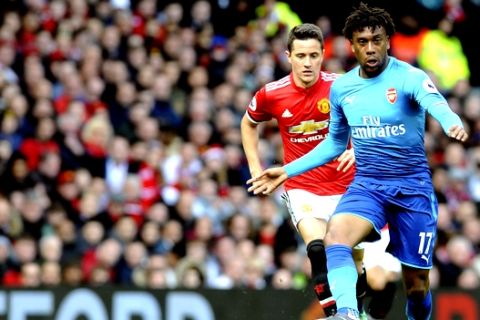 Arsenal's Alex Iwobi, right, and Manchester United's Ander Herrera run for the ball during the English Premier League soccer match between Manchester United and Arsenal at the Old Trafford stadium in Manchester, England, Sunday, April 29, 2018. (AP Photo/Rui Vieira)