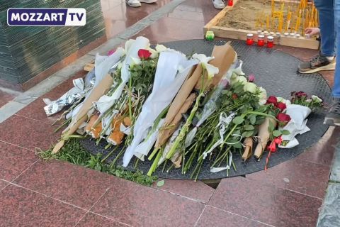 Οι οπαδοί της Παρτίζαν άφησαν λουλούδια και άναψαν κεριά πριν από το Game 4 με τη Ρεάλ για τα θύματα του μακελειού
