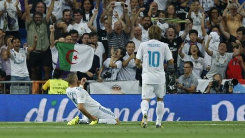 Real Madrid's Karim Benzema, left, celebrates after scoring his side's second goal against Barcelona during the Spanish Super Cup second leg soccer match between Real Madrid and Barcelona at the Santiago Bernabeu stadium in Madrid, Wednesday, Aug. 16, 2017. (AP Photo/Francisco Seco)