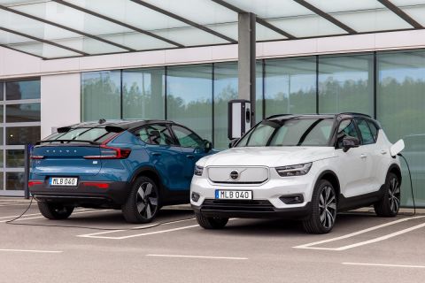 Pure electric Volvo C40 and XC40 Recharge at a charging station