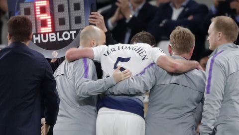 Tottenham's Jan Vertonghen walks off the pitch with a head injury during the Champions League semifinal first leg soccer match between Tottenham Hotspur and Ajax at the Tottenham Hotspur stadium in London, Tuesday, April 30, 2019. (AP Photo/Frank Augstein)