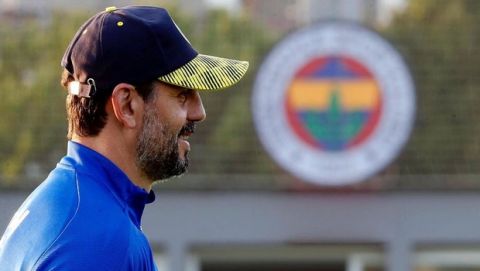 Ο Ερόλ Μπουλούτ στην προπόνηση της Φενέρμπαχτσε, στο προπονητικό κέντρο της ομάδας στην Κωνσταντινούπολη