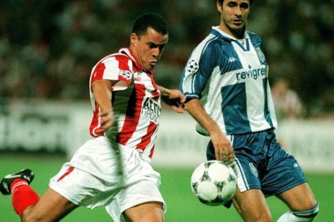 Ο Στέλιος Γιαννακόπουλος αναπαριστά το ιστορικό γκολ με την Πόρτο