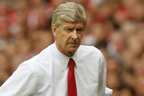 Ο προπονητής της Άρσεναλ, Αρσέν Βενγκέρ, σε στιγμιότυπο της αναμέτρησης με τη Σουόνσι για την Premier League 2011-2012 στο "Έμιρεϊτς", Λονδίνο | Σάββατο 10 Σεπτεμβρίου 2011