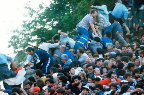 BRUESSEL, BELGIUM - MAY 29, 1985:  Europapokal der Landesmeister 84/85, Bruessel, 29.05.85; Juventus Turin - FC Liverpool; Tragoedie im Bruesseler Heysel Stadion  (Photo by Maja Moritz/Bongarts/Getty Images)
