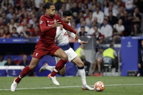 Liverpool's Virgil van Dijk, left, fights for the ball with Tottenham's Son Heung-min during the Champions League final soccer match between Tottenham Hotspur and Liverpool at the Wanda Metropolitano Stadium in Madrid, Saturday, June 1, 2019. (AP Photo/Felipe Dana)