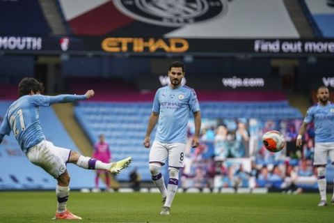 Manchester City's David Silva scores during the English Premier League soccer match between Manchester City and Bournemouth at the Ethiad Stadium in Manchester, England, Wednesday, July 15, 2020. (AP photo/Dave Thompson, Pool)