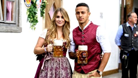 Thiago, right, player of the German first division, Bundeliga, soccer team FC Bayern Munich, and his wife  Julia Vigas, left, arrive at the 'Oktoberfest' beer festival in Munich, Germany, Sunday, Oct. 7, 2018. (Matthias Balk/dpa via AP)