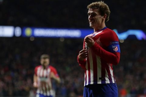 Atletico Antoine Griezmann celebrates after scoring his side's second goal during the Group A Champions League soccer match between Atletico Madrid and Borussia Dortmund at the Wanda Metropolitano stadium in Madrid, Spain, Tuesday, Nov. 6, 2018. (AP Photo/Manu Fernandez)