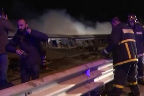 Σύγκρουση τρένων στα Τέμπη: Σοκαριστική μαρτυρία επιβάτη - "Σπάγανε τζάμια και φωνάζανε άνθρωποι"