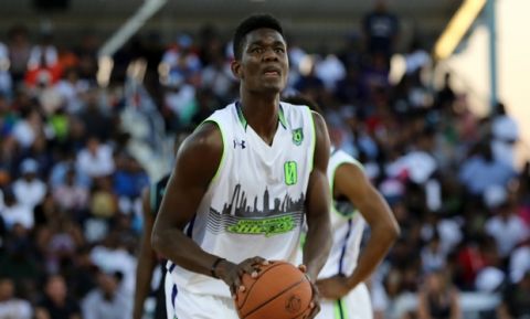 Team EZ Pass' DeAndre Ayton #0 shoots a free throw against Team Doo Be Doo in the Under Armour Elite 24 game on Saturday, August 22, 2015 in Brooklyn, NY.  (AP Photo/Gregory Payan)