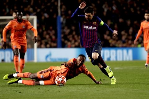 Lyon's Marcelo, left challenges for the ball with Barcelona's Lionel Messi during the Champions League round of 16, 2nd leg, soccer match between FC Barcelona and Olympique Lyon at the Camp Nou stadium in Barcelona, Spain, Wednesday, March 13, 2019. (AP Photo/Emilio Morenatti)
