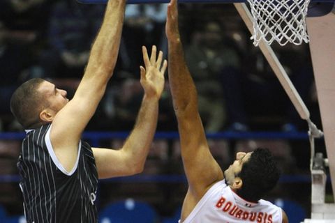 Partizan Belgrade's forward Milan Macvan (L) vies with Emporio Armani Milan's center Ioannis Bourousis (R) during their Euroleague basketball match at the Forum Mediolanum in Assago on November 17, 2011.  AFP PHOTO / OLIVIER MORIN (Photo credit should read OLIVIER MORIN/AFP/Getty Images)