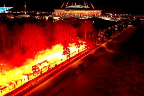 Ζενίτ: Μέσα από τις φλόγες των οπαδών πέρασε το πούλμαν των Ρώσων! (VIDEO)