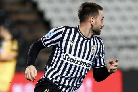 Ο Ζίβκοβιτς πανηγυρίζει γκολ στην αναμέτρηση του ΠΑΟΚ με την ΑΕΚ για τα playoffs της Super League Interwetten.