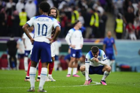 Οι παίκτες της Αγγλίας απογοητευμένοι μετά την ήττα από τη Γαλλία