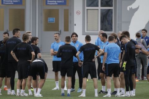 Croatia head coach Zlatko Dalic, background center, talks to his players during the team official training at the eve of match between Denmark and Croatia at the 2018 soccer World Cup in Nizhny Novgorod, Russia, Saturday, June 30, 2018. (AP Photo/Gregorio Borgia)