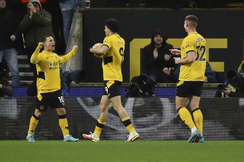Ο Ντανιέλ Ποντένσε πανηγυρίζει γκολ του με τη φανέλα της Γουλβς απέναντι στην Λέστερ | 20 Φεβρουαρίου 2022
