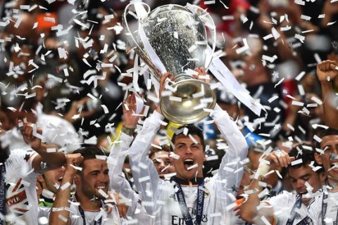 LISBON, PORTUGAL - MAY 24:  Cristiano Ronaldo of Real Madrid lifts the Champions league trophy during the UEFA Champions League Final between Real Madrid and Atletico de Madrid at Estadio da Luz on May 24, 2014 in Lisbon, Portugal.  (Photo by Laurence Griffiths/Getty Images)
