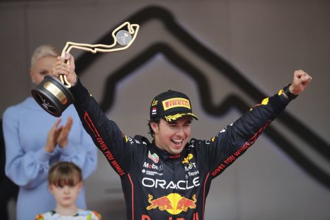 Ο Σέρτζιο Πέρεζ πανηγυρίζει τη νίκη του στο GP του Μονακό | 29 Μαΐου