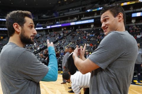 Charlotte Hornets guard Marco Belinelli, left, jokes with Denver Nuggets forward Danilo Gallinari, both of Italy, as the teams warm up for the first half of an NBA basketball game Saturday, March 4, 2017, in Denver. (AP Photo/David Zalubowski)