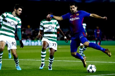 Barcelona's Luis Suarez, Sporting's Gelson Martins and Sporting's Cristiano Piccini , from right, challenge for the ball during the Champions League Group D soccer match between FC Barcelona and Sporting CP at the Camp Nou stadium in Barcelona, Spain, Tuesday, Dec. 5, 2017. (AP Photo/Manu Fernandez)