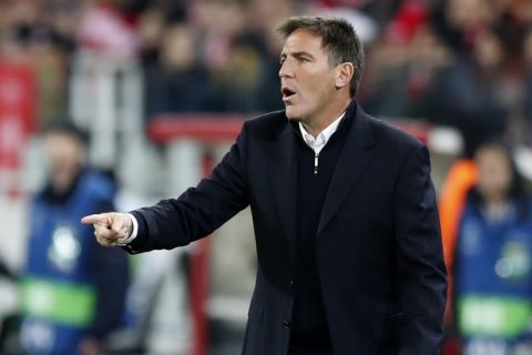 Sevilla's head coach Eduardo Berizzo gestures to his players during the Champions League group E soccer match between Spartak Moscow and Sevilla at the Otkrytiye Arena in Moscow, Russia, Tuesday, Oct. 17,2017.(AP Photo/Pavel Govolkin)
