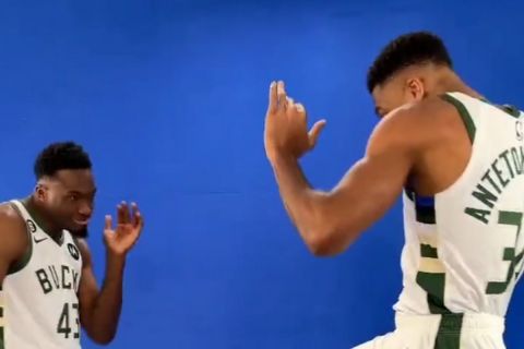 NBA: Γιάννης και Θανάσης Αντετοκούνμπο χόρευαν στην φωτογράφιση των Μπακς και ο πρώτος διαφήμισε το παπούτσι του