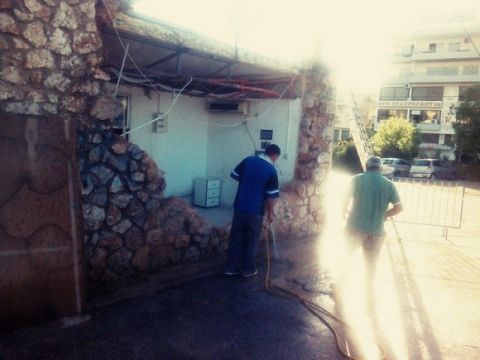 Νταλίκα γκρέμισε τοίχο της Ριζούπολης