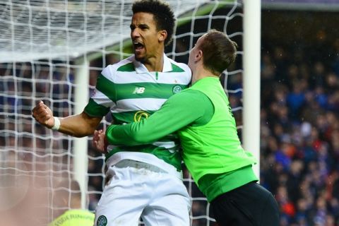 GLASGOW, SCOTLAND - DECEMBER 31:  Scott Sinclair (L) of Celtic celebrates scoring his team's second goal with his team mate Leigh Griffiths (R) during the Ladbrokes Scottish Premiership match between Rangers and Celtic at Ibrox Stadium on December 31, 2016 in Glasgow, Scotland.  (Photo by Mark Runnacles/Getty Images)