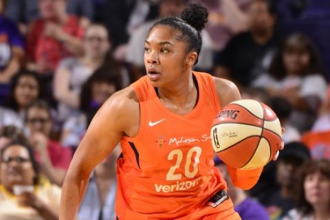 PHOENIX, AZ - JULY 5:  Alex Bentley #20 of the Connecticut Sun handles the ball against the Phoenix Mercury on July 5, 2018 at Talking Stick Resort Arena in Phoenix, Arizona. NOTE TO USER: User expressly acknowledges and agrees that, by downloading and or using this Photograph, user is consenting to the terms and conditions of the Getty Images License Agreement. Mandatory Copyright Notice: Copyright 2018 NBAE (Photo by Barry Gossage/NBAE via Getty Images)
