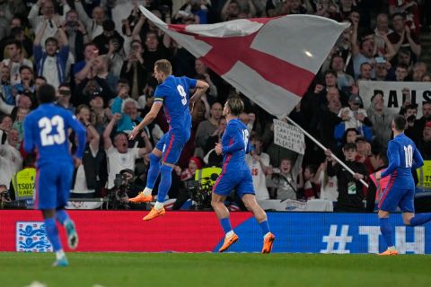 Οι παίκτες της Αγγλίας πανηγυρίζουν γκολ που σημείωσαν κόντρα στην Ελβετία σε φιλικό στο "Γουέμπλεϊ", Λονδίνο | Σάββατο 26 Μαρτίου 2022