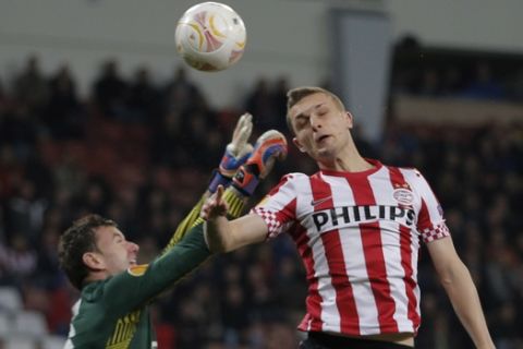 PSV Eindhoven player Timothy Derijck heads the ball ahead of Dnipro Dniproptrovsk goalkeeper Jan Lastuvka during the Europa League Group F soccer match at Philips stadium in Eindhoven, Netherlands, Thursday Nov. 22, 2012. (AP Photo/Peter Dejong)
