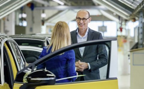 Volkswagen brand CEO Ralf Brandstätter standing next to the first series vehicle made in Saxony at the start of ID.4 series production in Zwickau.