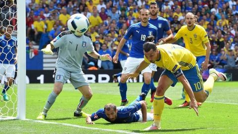Με Έντερ στους "16" η Ιταλία, 1-0 την Σουηδία