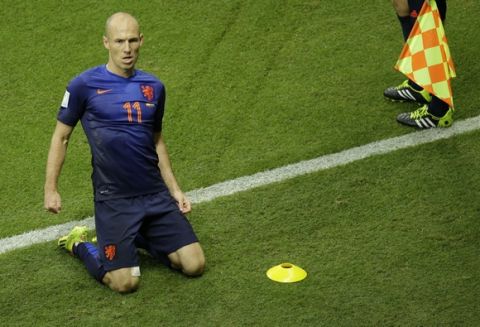 Netherlands' Arjen Robben celebrates after scoring during the group B World Cup soccer match between Spain and the Netherlands at the Arena Ponte Nova in Salvador, Brazil, Friday, June 13, 2014.  (AP Photo/Christophe Ena)