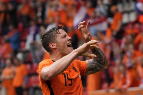 Ο Βέγκχορστ της Ολλανδίας πανηγυρίζει γκολ σε φιλικό κόντρα στη Γεωργία