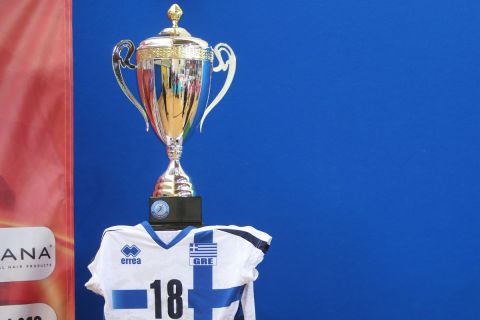 Final-4 Κυπέλλου βόλεϊ γυναικών: Η φανέλα που φορούσε η Ρούξι Ντουμιτρέσκου στην Εθνική Ελλάδας παρουσιάστηκε μαζί με το τρόπαιο