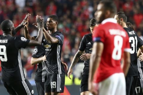 Manchester United's Marcus Rashford, second left, celebrates his goal with his teammates against Benfica during their Champions League group A soccer match between Manchester United and Benfica at Benfica's Luz stadium in Lisbon, Wednesday, Oct. 18, 2017. (AP Photo/Armando Franca)
