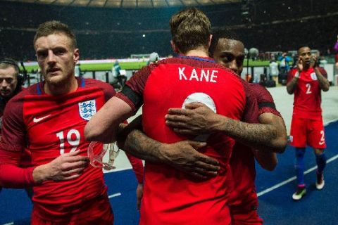 Englands striker Harry Kane (2nd,L) embraces Englands defender Danny Rose (2nd,R) as they and team mates Englands striker Jamie Vardy (L), Englands defender Nathaniel Clyne (2nd,R) and Englands midfielder Eric Dier (R ) acknowledge the travelling fans at the end of the friendly football match Germany v England at the Olympic stadium in Berlin on March 26, 2016.  


England won the match 2-3. / AFP / ODD ANDERSEN        (Photo credit should read ODD ANDERSEN/AFP/Getty Images)